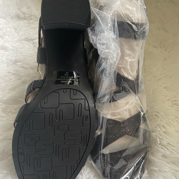 👠👠NWT - Black Strappy Block Heel Sandal 👠👠 - Picture 2 of 6